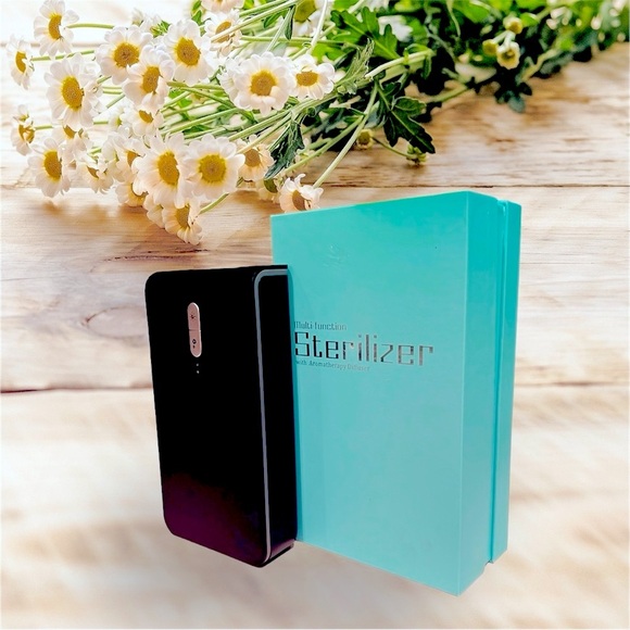 NEW 3 in 1 Smartphone Sanitizer & Charger with Aromatherapy Diffuser - Picture 2 of 10